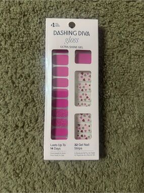 NEW Dashing Diva Gloss Pink Gel Nail Strips - Heart Accent